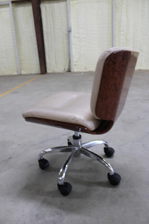Auction item image